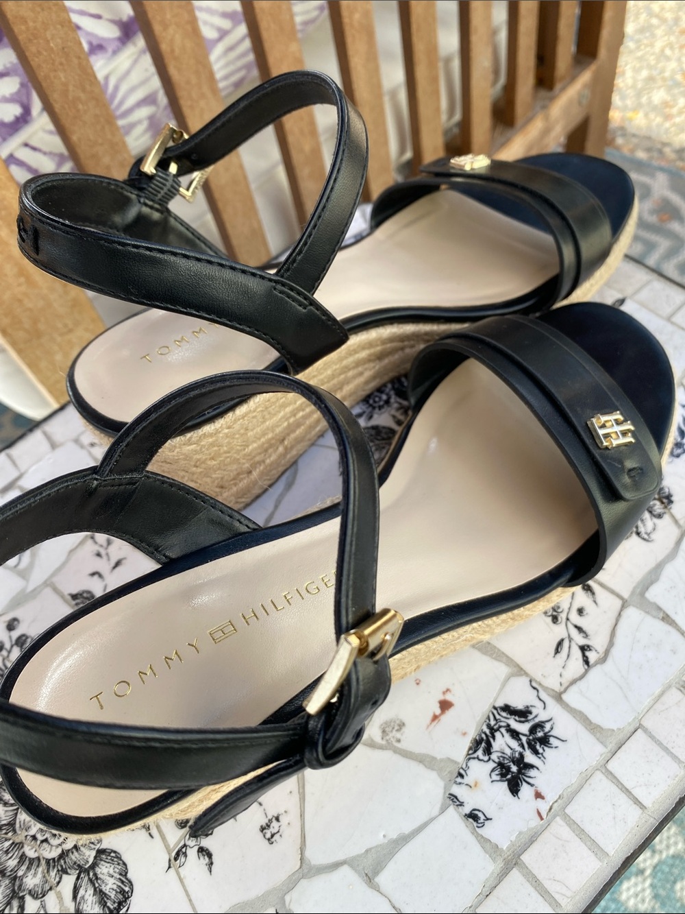 Tommy Hilfiger Black Leather Logo Slingback Sandals - new, NWOT - Picture 6 of 6